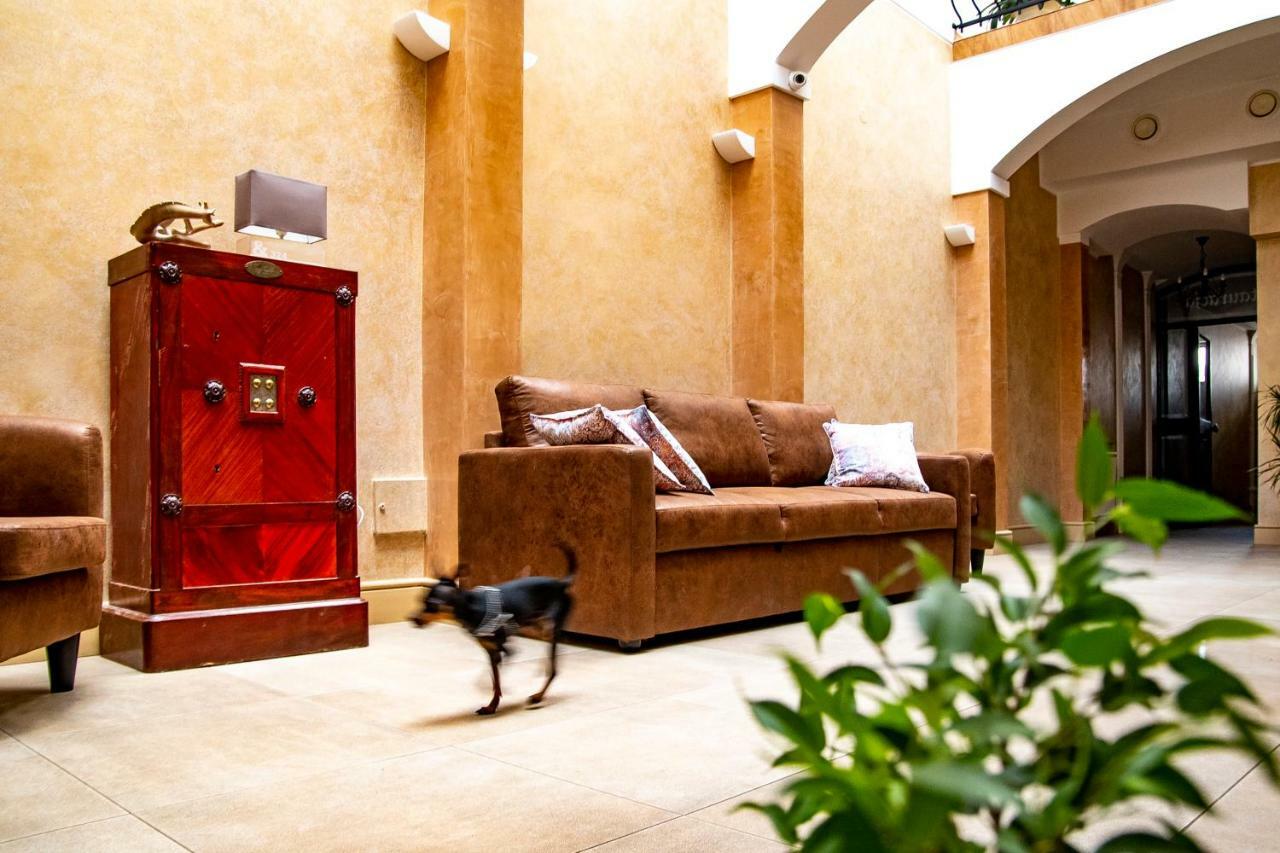 Gosciniec Asticus Bed & Breakfast Jaroslaw Ngoại thất bức ảnh